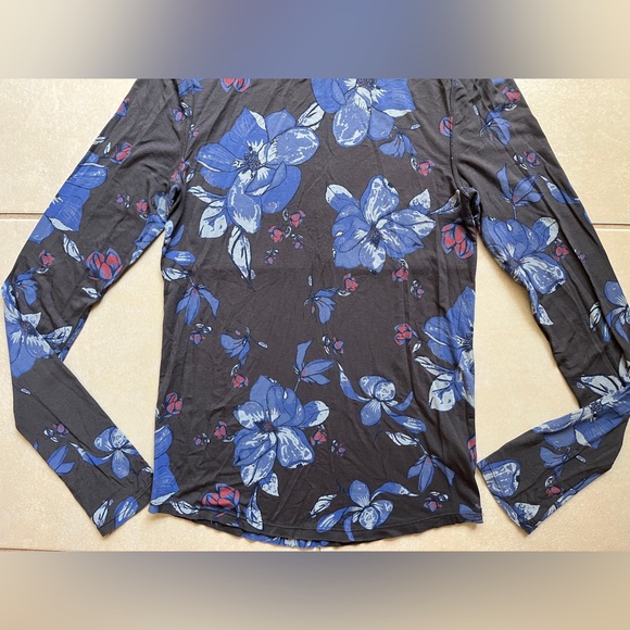 FREE PEOPLE Floral Tissue Mock Neck Button Back Top Long Sleeve Sz M Gray/Blue - Picture 4 of 11